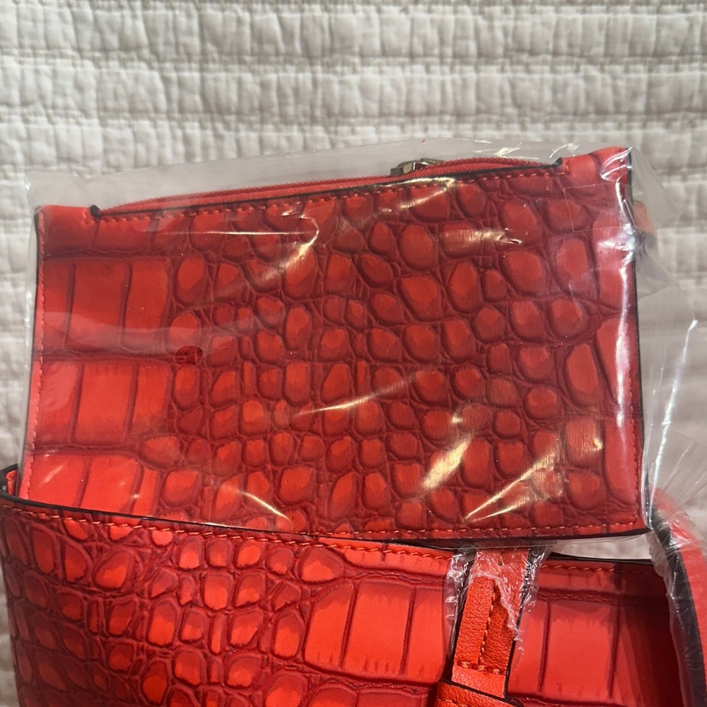 De Vesi Red Croc-Embossed Tote Bag (flawed interior) MSRP $179 - Picture 5 of 10